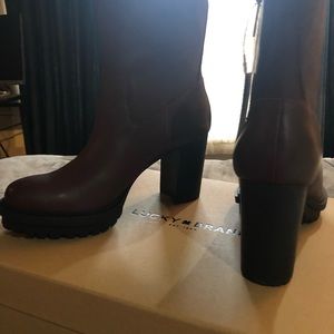 Bran new Boots leather deep brown color Beautiful